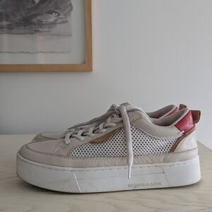 Carmela essential love Women's White and Tan Sneakers